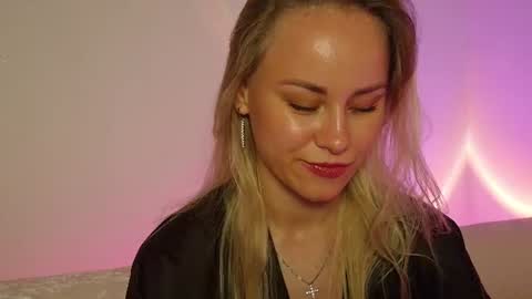 cutie_xoxo_ online show from June 12, 2026, 8:08 pm