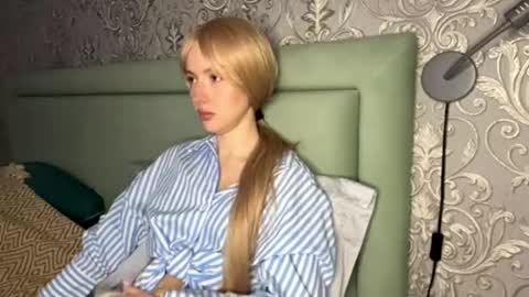Snapshot of cutieblondyy chatting on April 19, 2026, 4:39 pm Vanessa online show from April 19, 2026, 4:39 pm