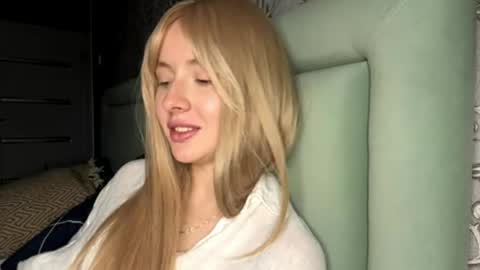 Snapshot of cutieblondyy chatting on April 20, 2026, 7:59 pm Vanessa online show from April 20, 2026, 7:59 pm