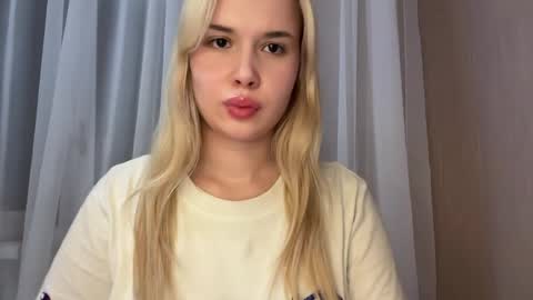 Snapshot of cutiee_chloe chatting on April 20, 2026, 5:16 pm Chloe online show from April 20, 2026, 5:16 pm