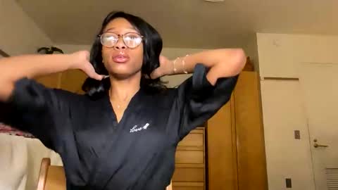 cutieeeva online show from February 19, 2026, 7:43 pm