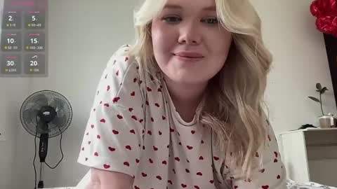 Snapshot of cutiejulie_ chatting on May 13, 2026, 6:22 am Julie online show from May 13, 2026, 6:22 am
