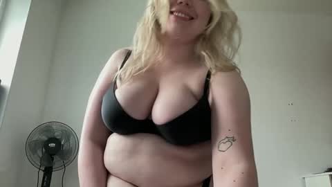 Snapshot of cutiejulie_ chatting on May 15, 2026, 4:14 pm Julie online show from May 15, 2026, 4:14 pm