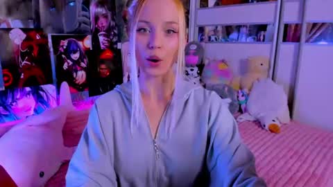 Snapshot of cuttie_ponyy chatting on June 10, 2026, 8:19 pm Nora online show from June 10, 2026, 8:19 pm
