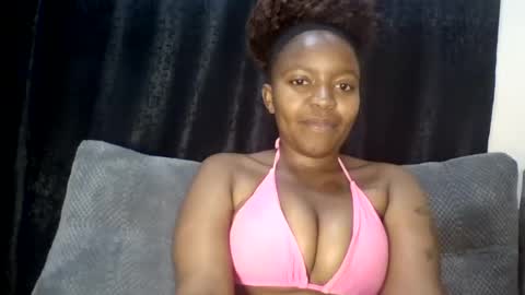 Snapshot of cuvy_babe chatting on July 6, 2026, 7:38 pm cuvy_babe online show from July 6, 2026, 7:38 pm