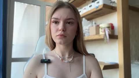 Im Emi streaming with my friend Reyna today online show from April 21, 2026, 11:05 am