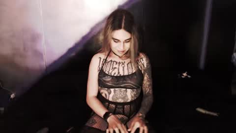 Nikki online show from February 1, 2025, 10:44 pm