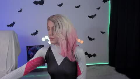  cyber zoe   online show from October 19, 2025, 11:33 am