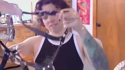 cyborgdyke online show from October 31, 2025, 3:02 pm