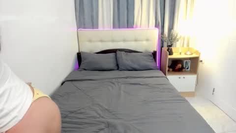 cynthiagwapa09 online show from November 11, 2025, 11:49 pm