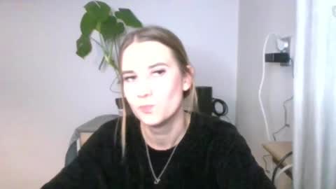 CyntiaNatural online show from December 14, 2024, 4:31 pm