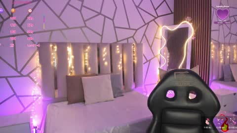 cyrus_tay online show from April 6, 2026, 11:44 am