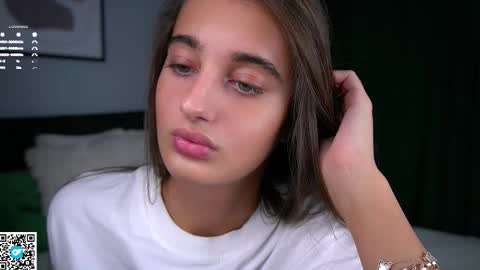 Isabella online show from October 20, 2025, 12:55 am