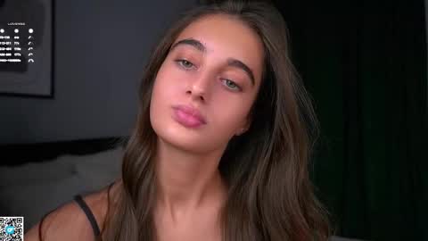 Isabella online show from November 22, 2025, 1:04 am