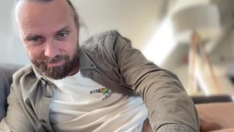 d0n_gi0vanni online show from April 22, 2026, 7:44 am