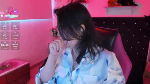 Mia  online show from September 30, 2025, 12:21 pm