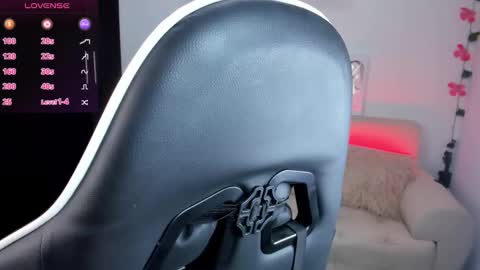 Ailyn  online show from October 2, 2025, 11:45 pm