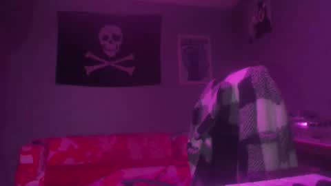 Snapshot of dabirdfree chatting on June 9, 2026, 12:22 am Destroyer online show from June 9, 2026, 12:22 am
