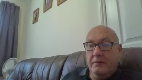 Snapshot of daddyhere4uall6 chatting on October 19, 2025, 8:26 am daddyhere4uall6 online show from October 19, 2025, 8:26 am