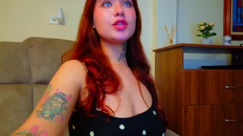 Snapshot of daddys_little_secrett chatting on May 18, 2026, 1:02 am Valen online show from May 18, 2026, 1:02 am