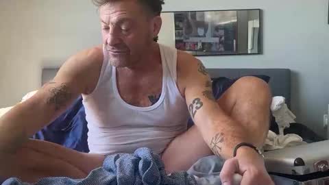 Snapshot of daddyswede23 chatting on April 7, 2026, 1:33 pm daddyswede23 online show from April 7, 2026, 1:33 pm
