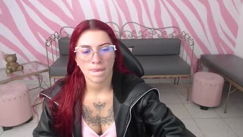 daffne evans online show from December 1, 2025, 1:27 pm