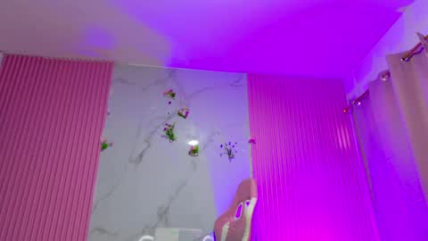 Snapshot of dafne17_ chatting on May 15, 2026, 9:33 pm Dafne online show from May 15, 2026, 9:33 pm