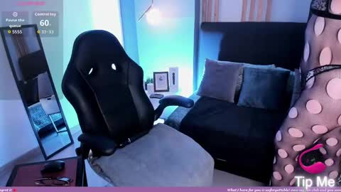 Snapshot of dafne_00 chatting on October 5, 2025, 12:03 pm Dafne online show from October 5, 2025, 12:03 pm