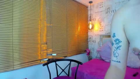 dafne_20 online show from October 3, 2025, 1:13 am