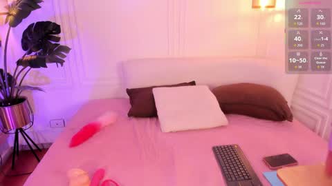 dafne_hillss online show from March 13, 2026, 11:50 am