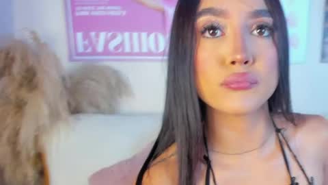 dafne_hillss online show from May 21, 2026, 11:17 am