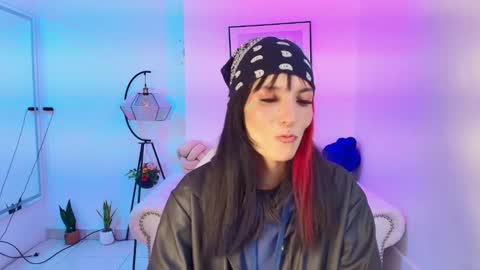 dafne huges online show from January 14, 2025, 12:35 pm