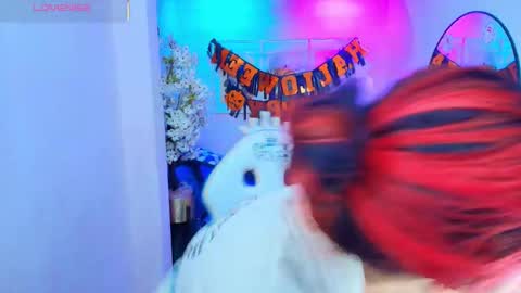 dafne huges online show from October 30, 2025, 7:36 pm