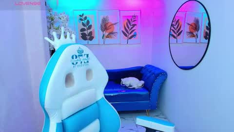 dafne huges online show from November 11, 2025, 7:47 pm