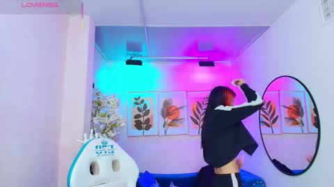 dafne huges online show from November 14, 2025, 7:12 pm