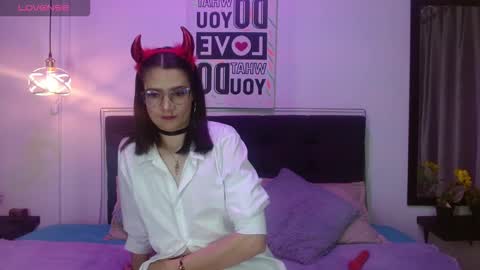 dafne_xx_ online show from October 15, 2025, 1:55 pm