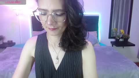 dafne_xx_ online show from October 17, 2025, 1:35 pm