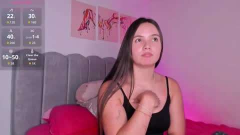 Dafne  online show from November 19, 2025, 10:10 pm