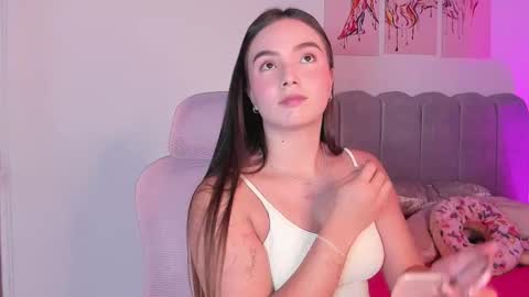 Dafne  online show from November 25, 2025, 1:55 pm