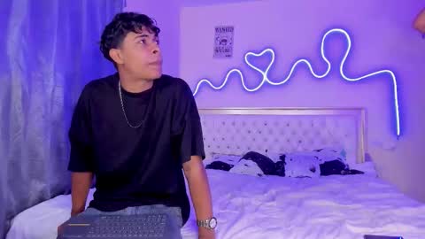 dafnezahiraa  online show from October 5, 2025, 5:06 am