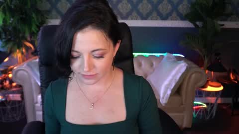 Snapshot of dafni_mon chatting on May 4, 2026, 1:18 pm Dafni Mon online show from May 4, 2026, 1:18 pm