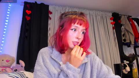Snapshot of dafnne__hall chatting on May 3, 2026, 1:33 am Dafnne online show from May 3, 2026, 1:33 am