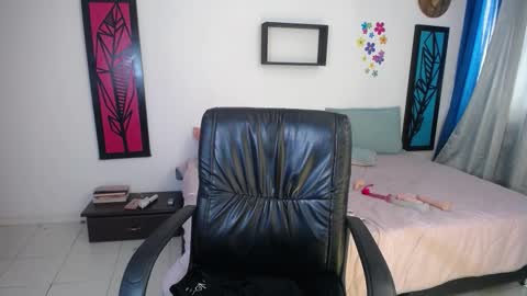 Snapshot of dahiana_sterling chatting on February 13, 2025, 6:48 pm Dahiana online show from February 13, 2025, 6:48 pm