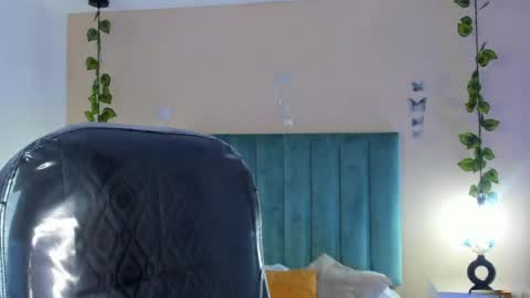 Dahlia online show from April 2, 2026, 11:02 pm