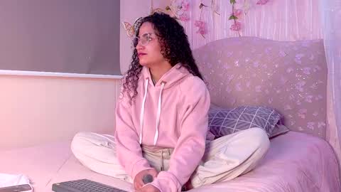 Dahli online show from February 21, 2026, 4:24 am