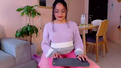 Snapshot of dahliabrowniee chatting on April 23, 2026, 8:44 pm Dahli online show from April 23, 2026, 8:44 pm