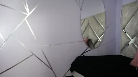 daila_ online show from December 5, 2024, 6:44 pm