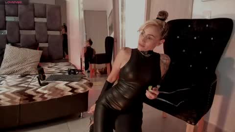 Snapshot of daila_jonnes chatting on May 4, 2026, 8:27 pm D A I L A online show from May 4, 2026, 8:27 pm