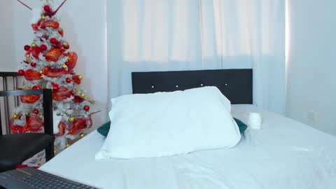 Daila Smith  online show from December 9, 2024, 7:50 pm