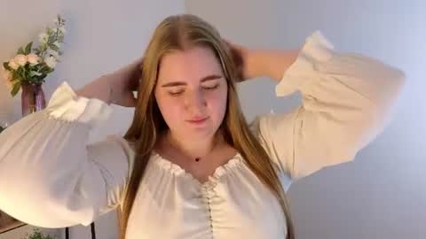 Snapshot of daisy_connor chatting on August 6, 2026, 10:17 am Mia online show from August 6, 2026, 10:17 am